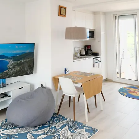 Apartment Beachfront Rooftop Haven In Playa De Aro