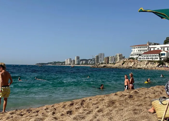 Beachfront Studio, Sea Views, Rooftop Terrace, Playa De Aro *